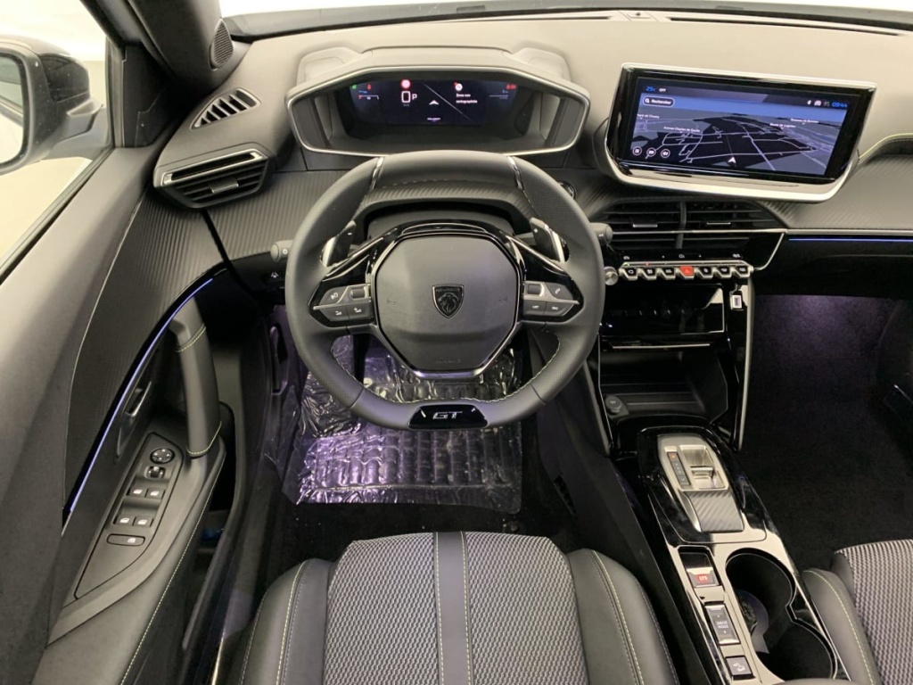 PEUGEOT 2008 Hybrid 145 e-DCS6 GT - ref: 1-348768 - Photo 13