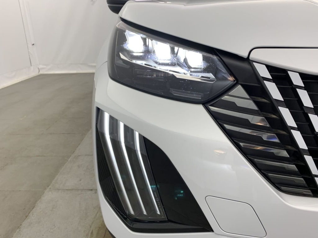 PEUGEOT 2008 Hybrid 145 e-DCS6 GT - ref: 1-348768 - Photo 17