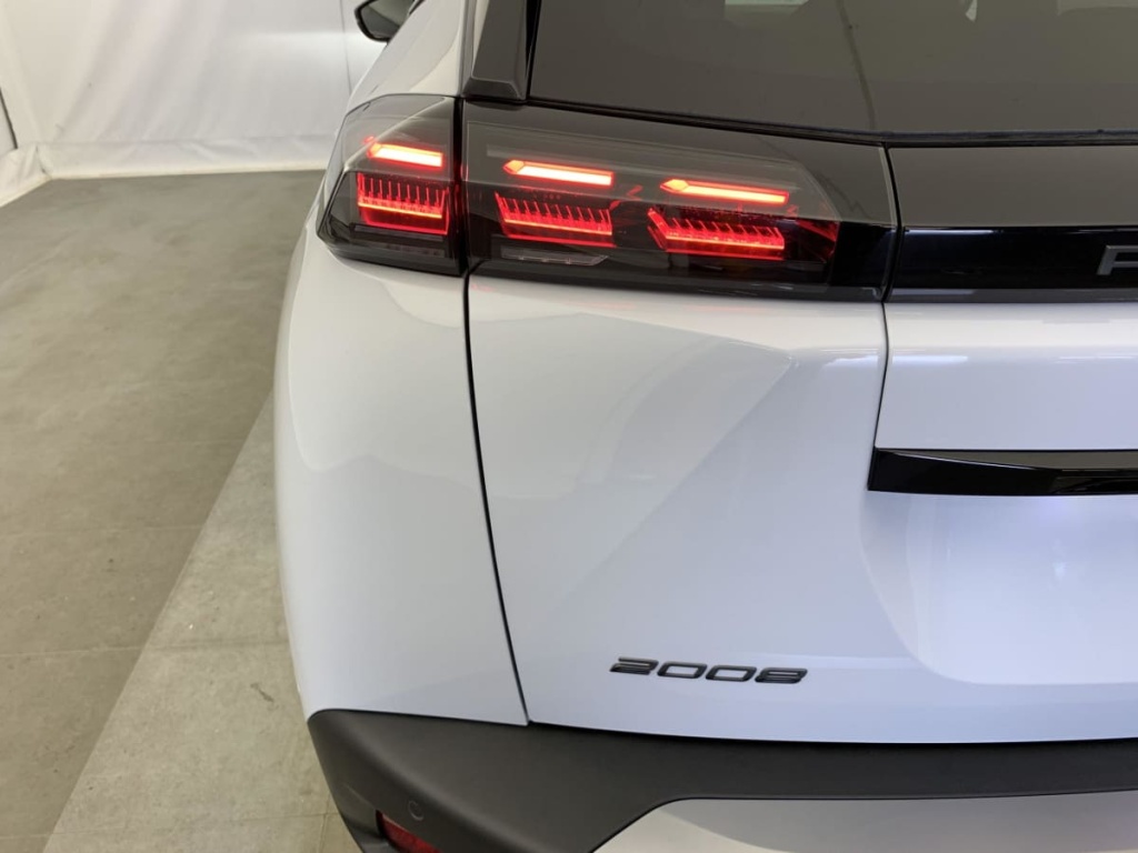 PEUGEOT 2008 Hybrid 145 e-DCS6 GT - ref: 1-348768 - Photo 18