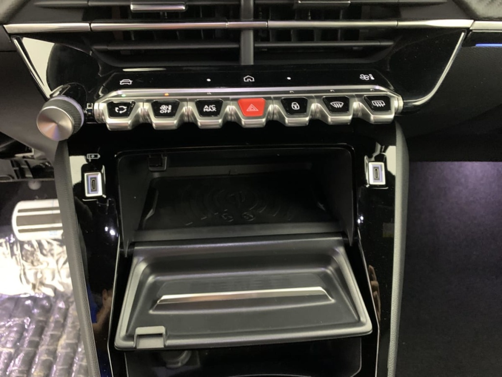 PEUGEOT 2008 Hybrid 145 e-DCS6 GT - ref: 1-348768 - Photo 20