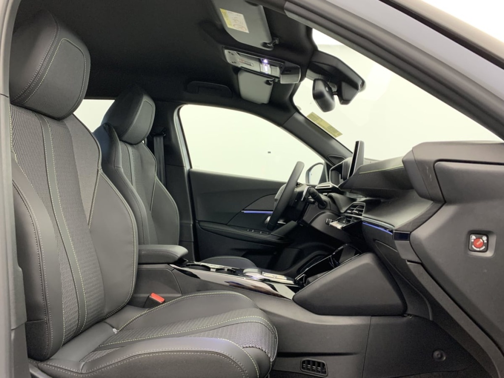 PEUGEOT 2008 Hybrid 145 e-DCS6 GT - ref: 1-348768 - Photo 9