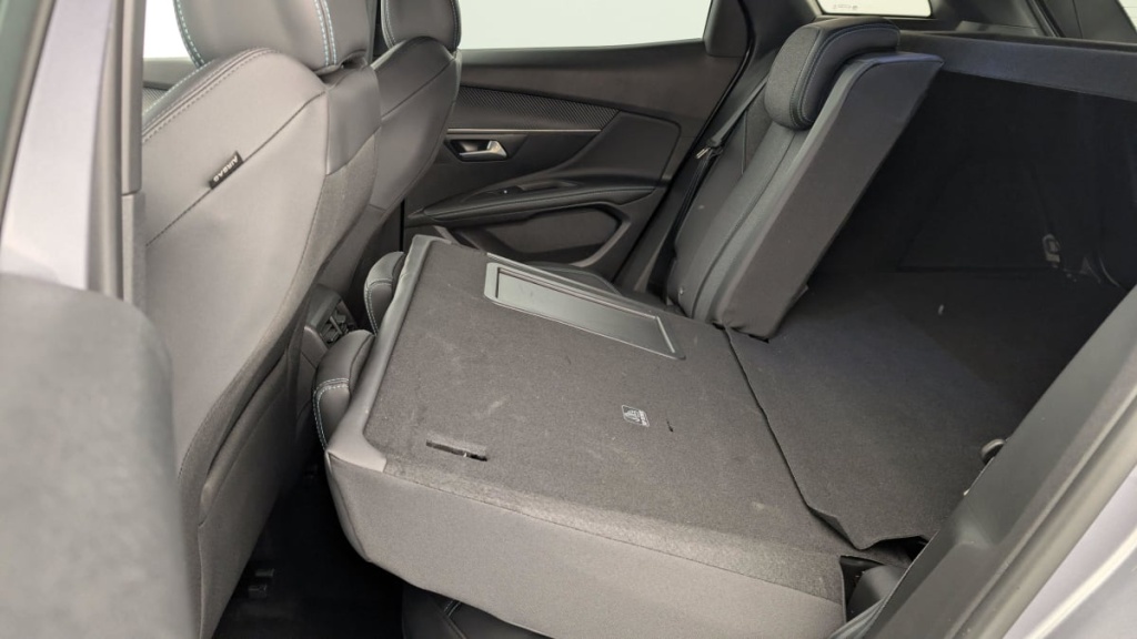 PEUGEOT 3008 Hybrid 180 e-EAT8 Allure Pack - ref: 1-351568 - Photo 12