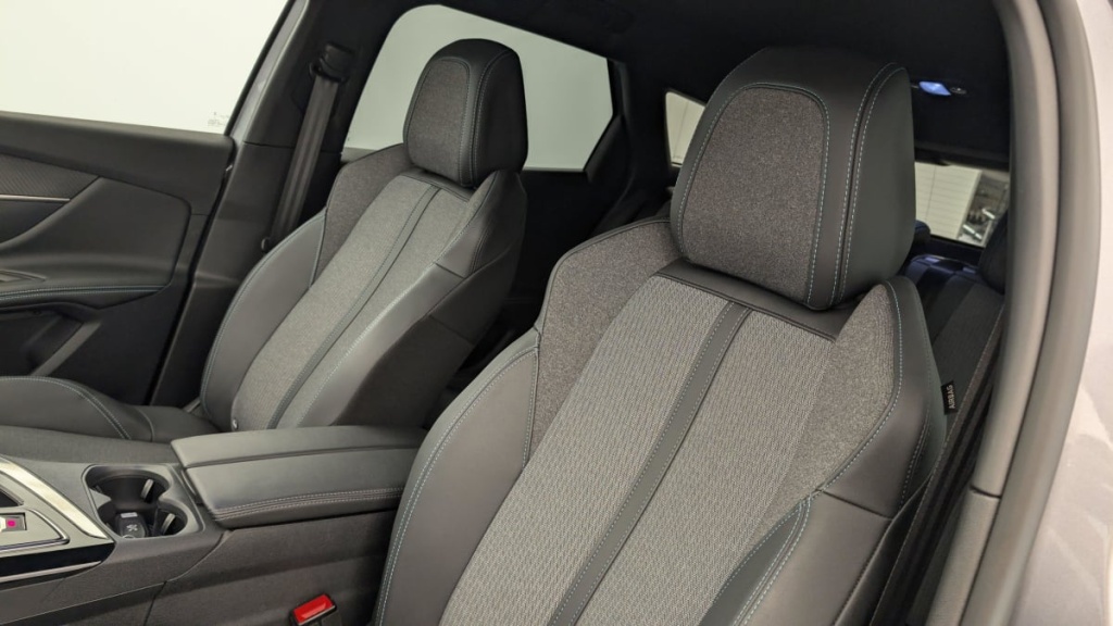 PEUGEOT 3008 Hybrid 180 e-EAT8 Allure Pack - ref: 1-351568 - Photo 16