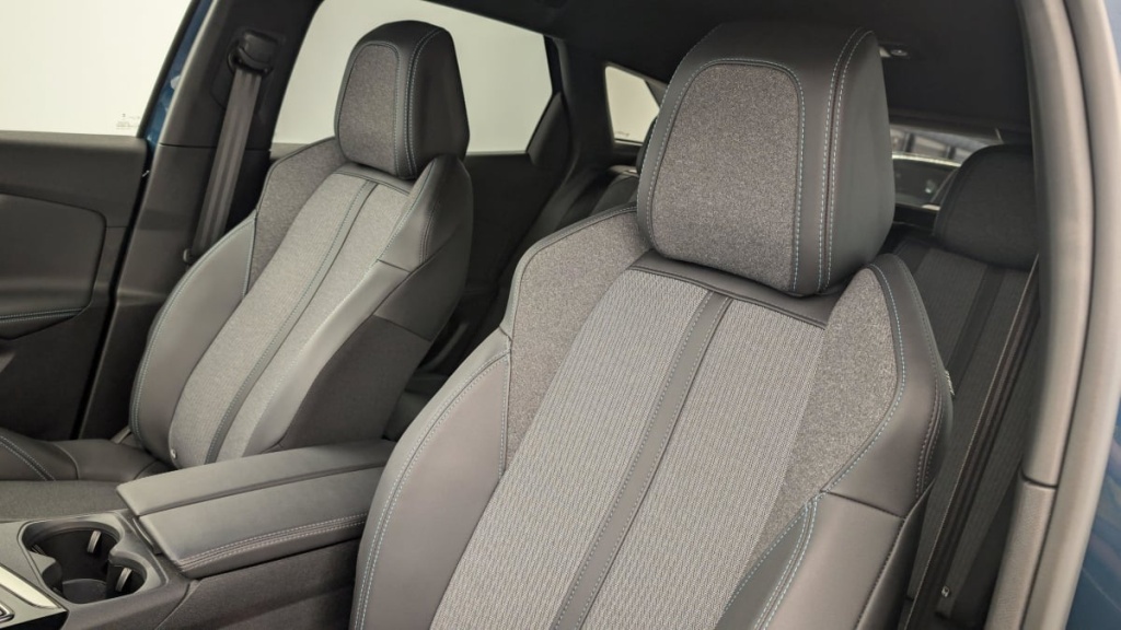 PEUGEOT 3008 Hybrid 180 e-EAT8 Allure Pack - ref: 1-351587 - Photo 16