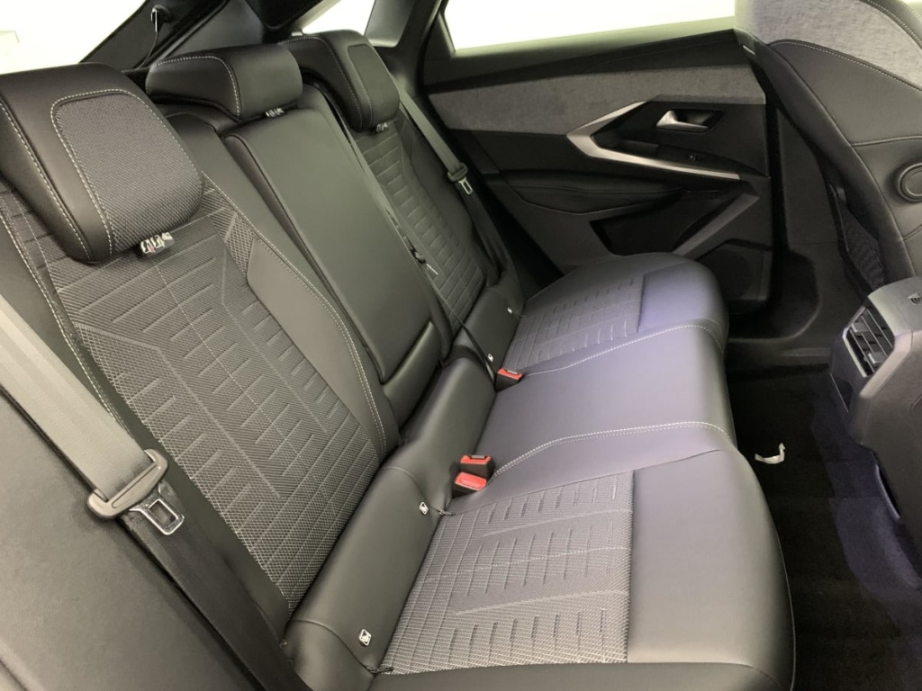 PEUGEOT 3008 Hybrid 145 e-DCS6 GT - ref: 1-355875 - Photo 10