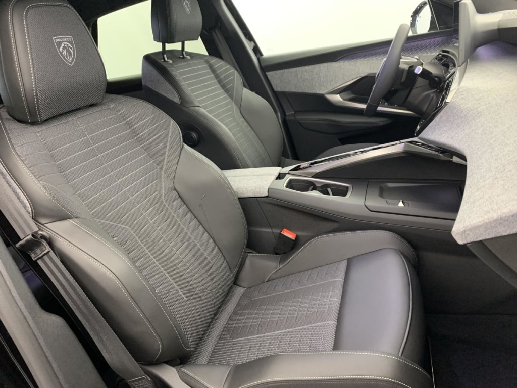 PEUGEOT 3008 Hybrid 145 e-DCS6 GT - ref: 1-355876 - Photo 9