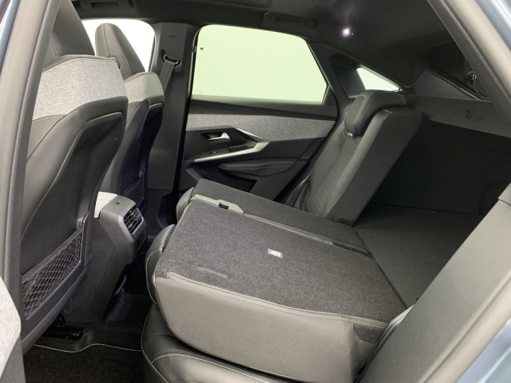 PEUGEOT 3008 Hybrid 145 e-DCS6 GT - ref: 1-355907 - Photo 12