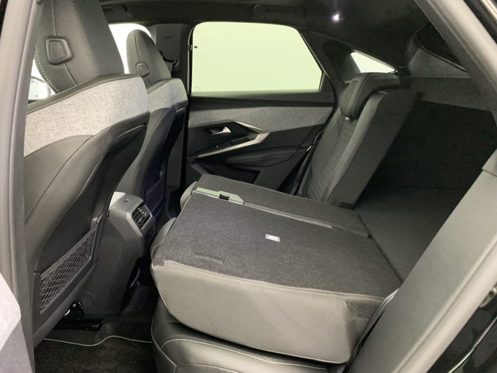 PEUGEOT 3008 Hybrid 145 e-DCS6 GT - ref: 1-355911 - Photo 12