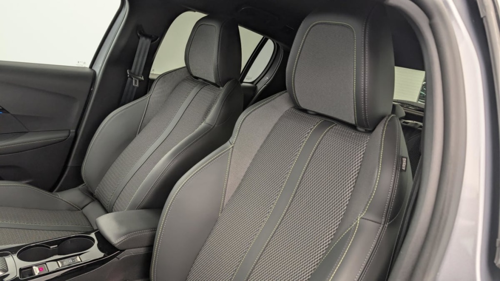 PEUGEOT 208 Hybrid 136 e-DCS6 GT - ref: 1-357679 - Photo 16