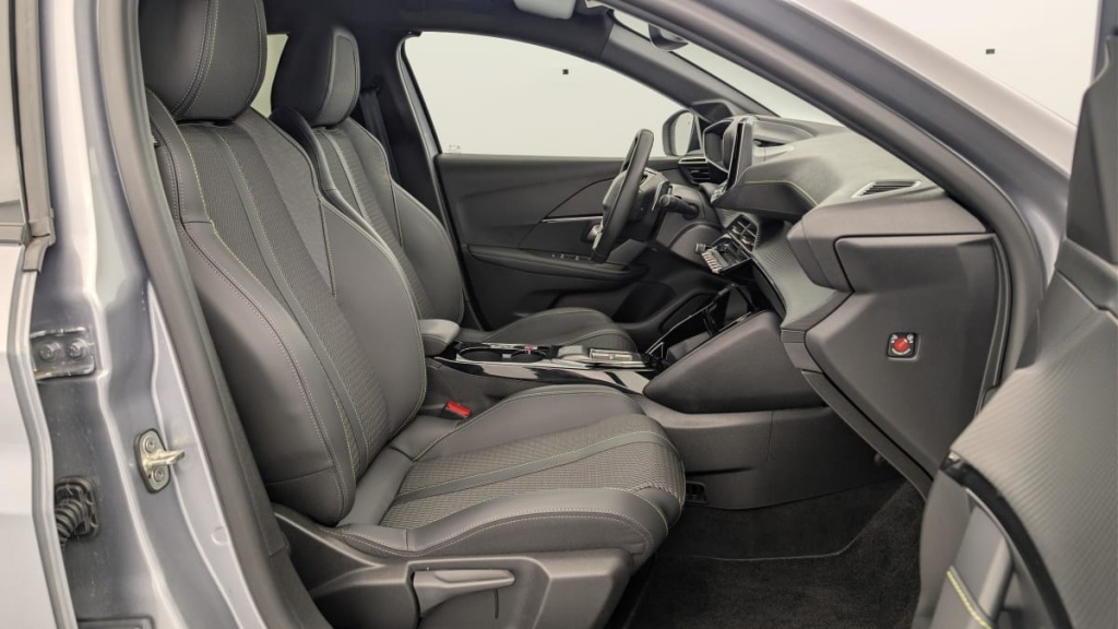 PEUGEOT 208 Hybrid 136 e-DCS6 GT - ref: 1-357679 - Photo 9