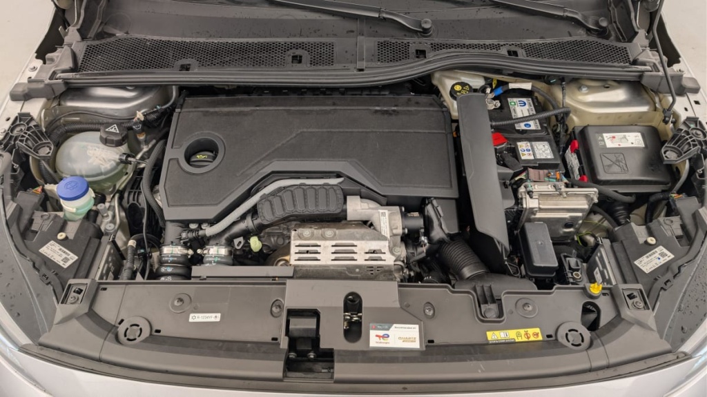 PEUGEOT 208 Hybrid 136 e-DCS6 GT - ref: 1-357680 - Photo 20