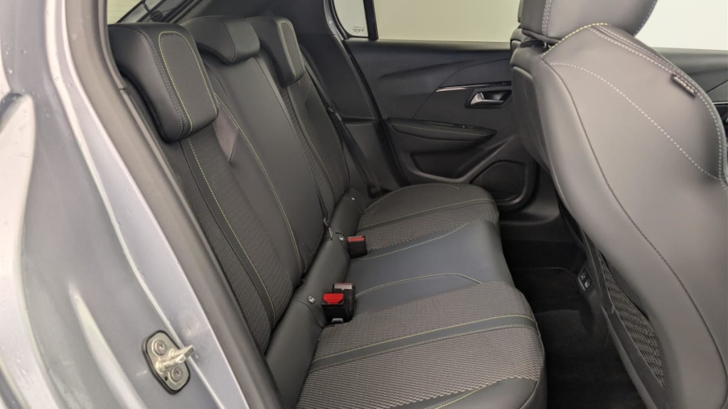 PEUGEOT 208 Hybrid 136 e-DCS6 GT - ref: 1-357682 - Photo 10