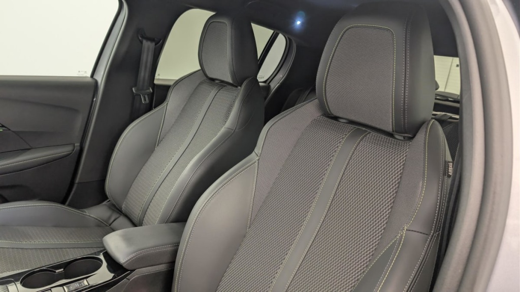 PEUGEOT 208 Hybrid 136 e-DCS6 GT - ref: 1-357682 - Photo 16