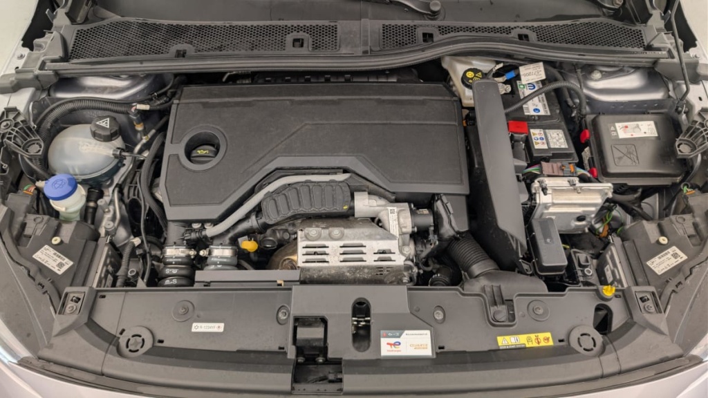 PEUGEOT 208 Hybrid 136 e-DCS6 GT - ref: 1-357682 - Photo 20