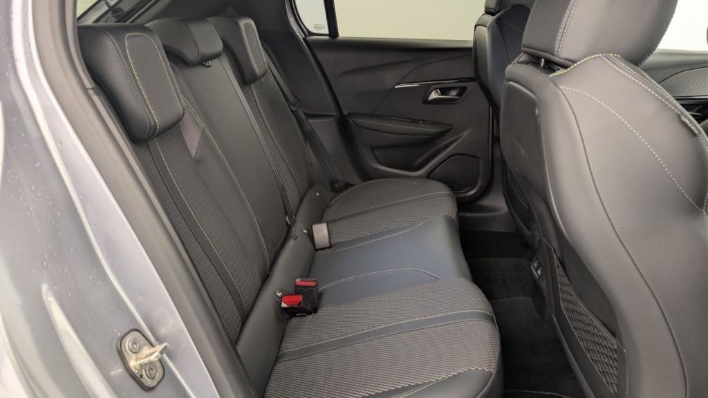 PEUGEOT 208 Hybrid 136 e-DCS6 GT - ref: 1-357683 - Photo 10