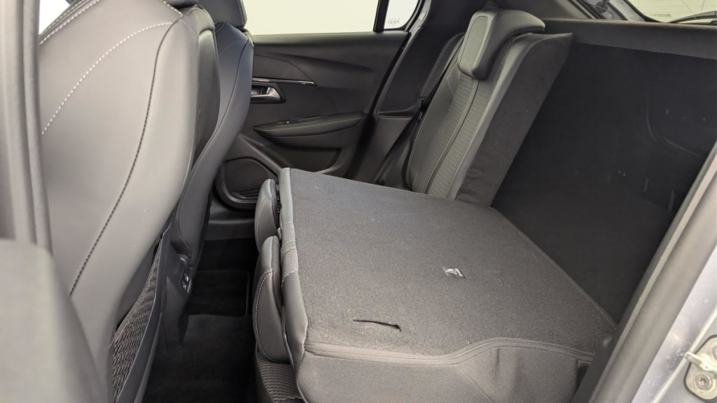 PEUGEOT 208 Hybrid 136 e-DCS6 GT - ref: 1-357683 - Photo 12