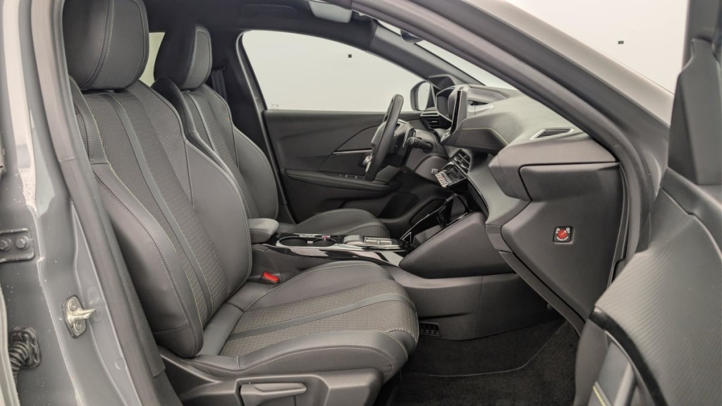 PEUGEOT 208 Hybrid 136 e-DCS6 GT - ref: 1-357700 - Photo 9