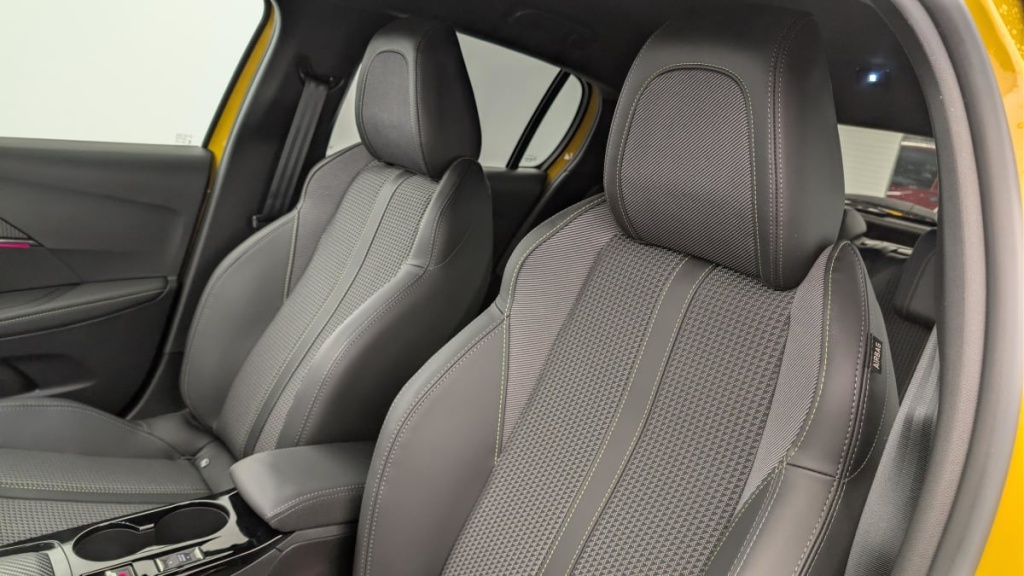 PEUGEOT 208 50 KWH 136CH GT - ref: 1-357831 - Photo 15