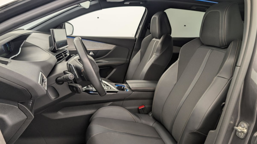 PEUGEOT 3008 Hybrid4 300 e-EAT8 GT - ref: 1-358341 - Photo 16