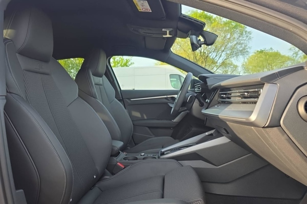 AUDI A3 Sportback 45 TFSI E HYBRIDE RECHARGEABLE 272 S TRONIC 6 S LINE - ref: 1-358891 - Photo 9