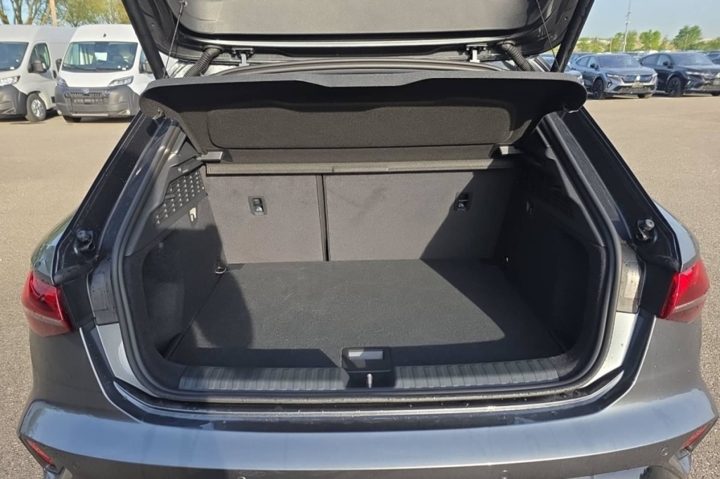 AUDI A3 Sportback 45 TFSI E HYBRIDE RECHARGEABLE 272 S TRONIC 6 S LINE - ref: 1-358893 - Photo 11