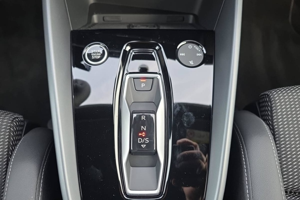 AUDI A3 Sportback 45 TFSI E HYBRIDE RECHARGEABLE 272 S TRONIC 6 S LINE - ref: 1-358893 - Photo 16