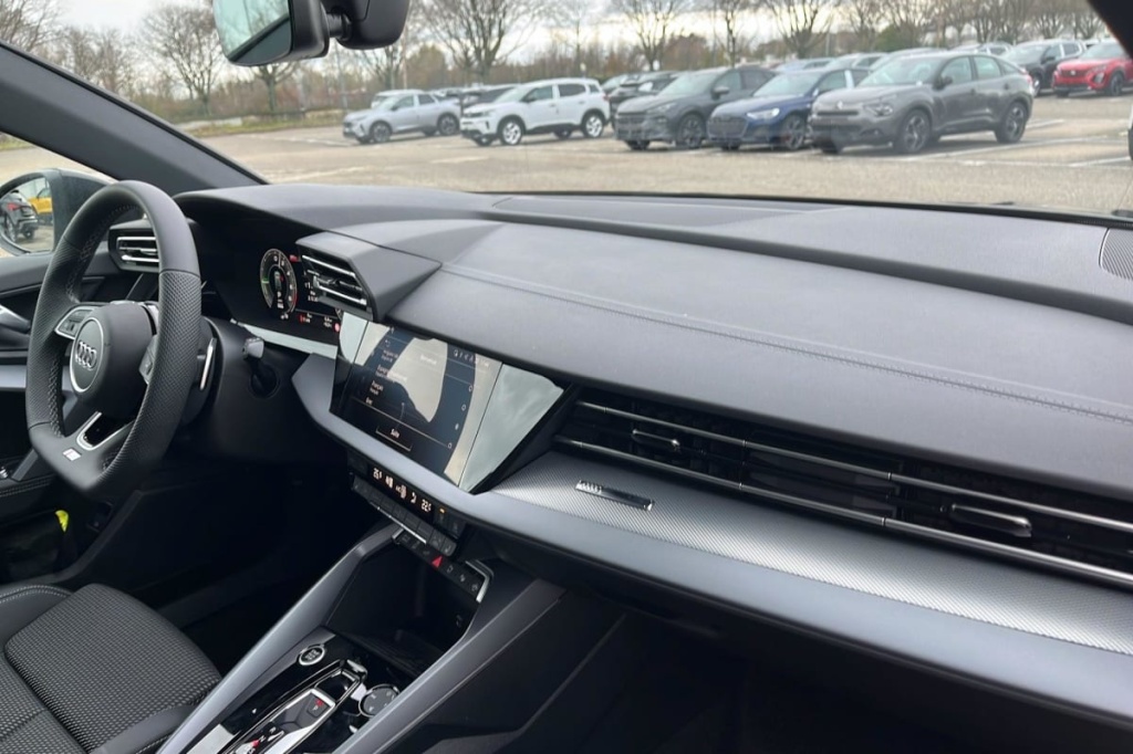 AUDI A3 Sportback 45 TFSI E HYBRIDE RECHARGEABLE 272 S TRONIC 6 S LINE - ref: 1-358909 - Photo 12