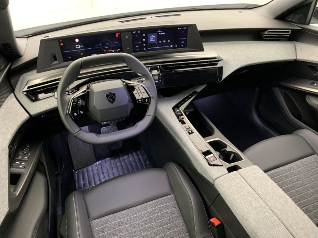 PEUGEOT 5008 Hybrid 145 e-DCS6 Allure - ref: 1-359463 - Photo 15