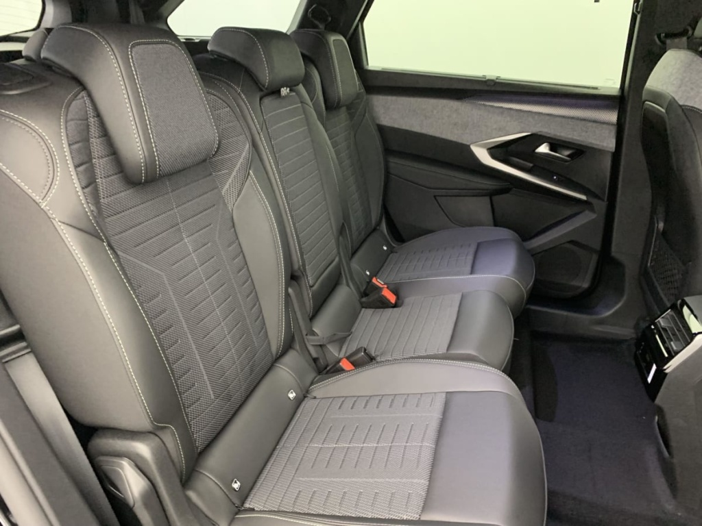 PEUGEOT 5008 Hybrid 145 e-DCS6 GT - ref: 1-359475 - Photo 10