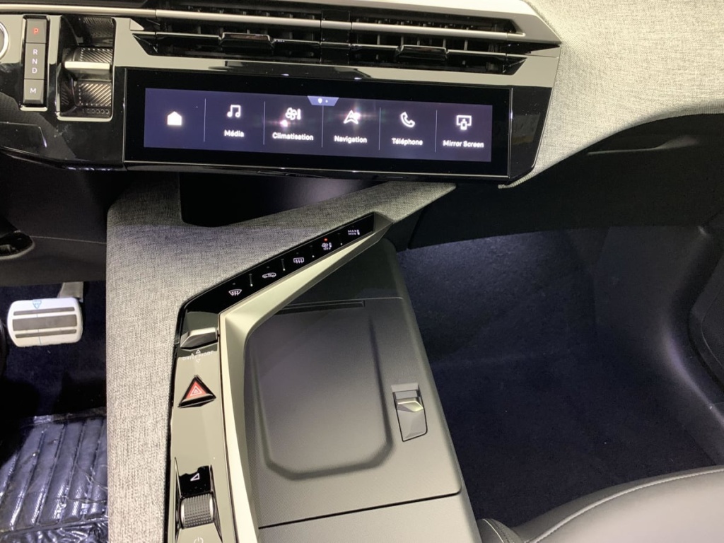 PEUGEOT 5008 Hybrid 145 e-DCS6 GT - ref: 1-359484 - Photo 19