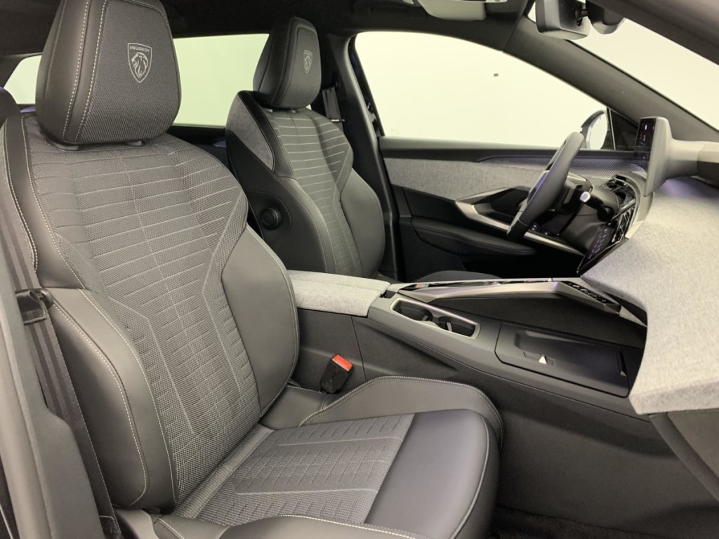 PEUGEOT 5008 Hybrid 145 e-DCS6 GT - ref: 1-359484 - Photo 9