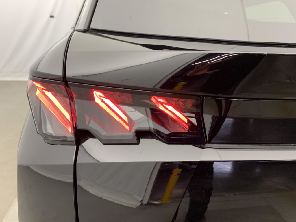 PEUGEOT 5008 Hybrid 145 e-DCS6 GT - ref: 1-359493 - Photo 14