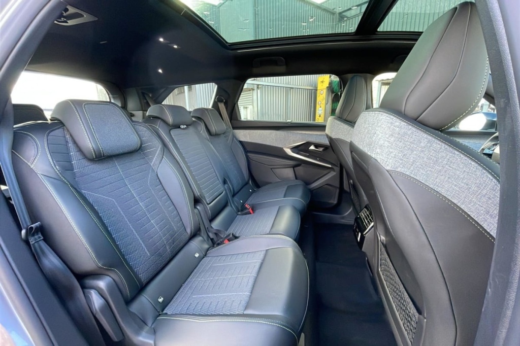 PEUGEOT 5008 Hybrid 145 e-DCS6 GT - ref: 1-359495 - Photo 10
