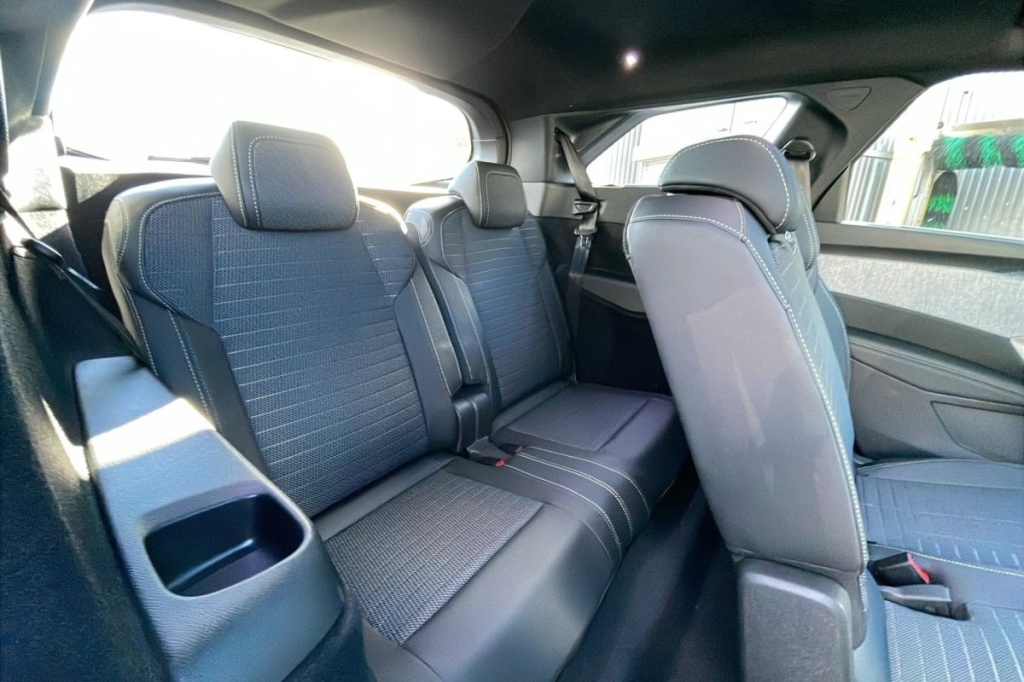 PEUGEOT 5008 Hybrid 145 e-DCS6 GT - ref: 1-359495 - Photo 11