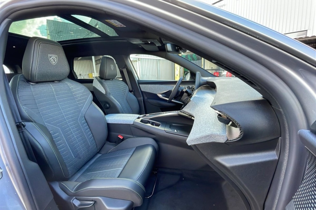 PEUGEOT 5008 Hybrid 145 e-DCS6 GT - ref: 1-359496 - Photo 9