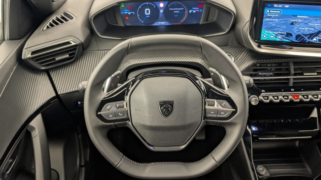 PEUGEOT 2008 Hybrid 136 e-DCS6 Allure - ref: 1-360722 - Photo 14