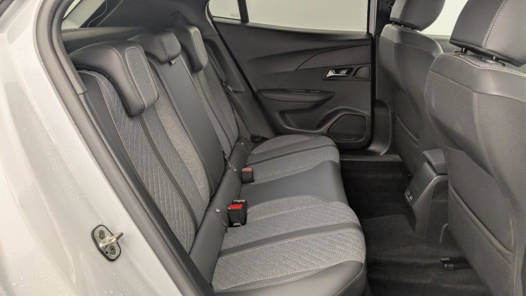 PEUGEOT 2008 Hybrid 136 e-DCS6 Allure - ref: 1-360731 - Photo 10