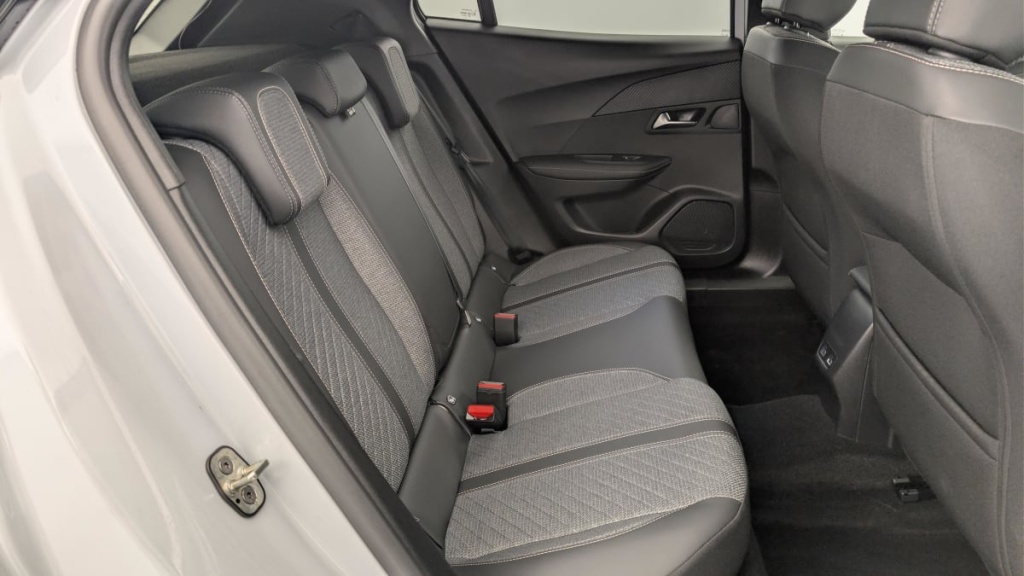 PEUGEOT 2008 Hybrid 136 e-DCS6 Allure - ref: 1-360733 - Photo 10