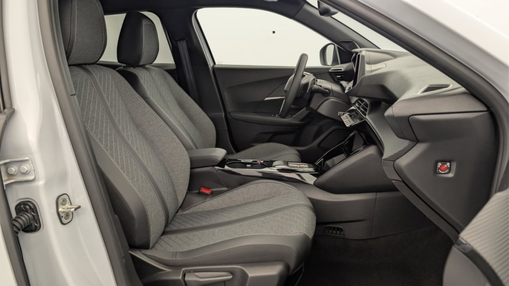 PEUGEOT 2008 Hybrid 136 e-DCS6 Allure - ref: 1-360743 - Photo 9