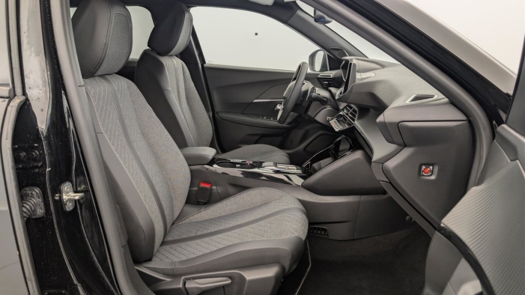 PEUGEOT 2008 Hybrid 136 e-DCS6 Allure - ref: 1-360745 - Photo 9