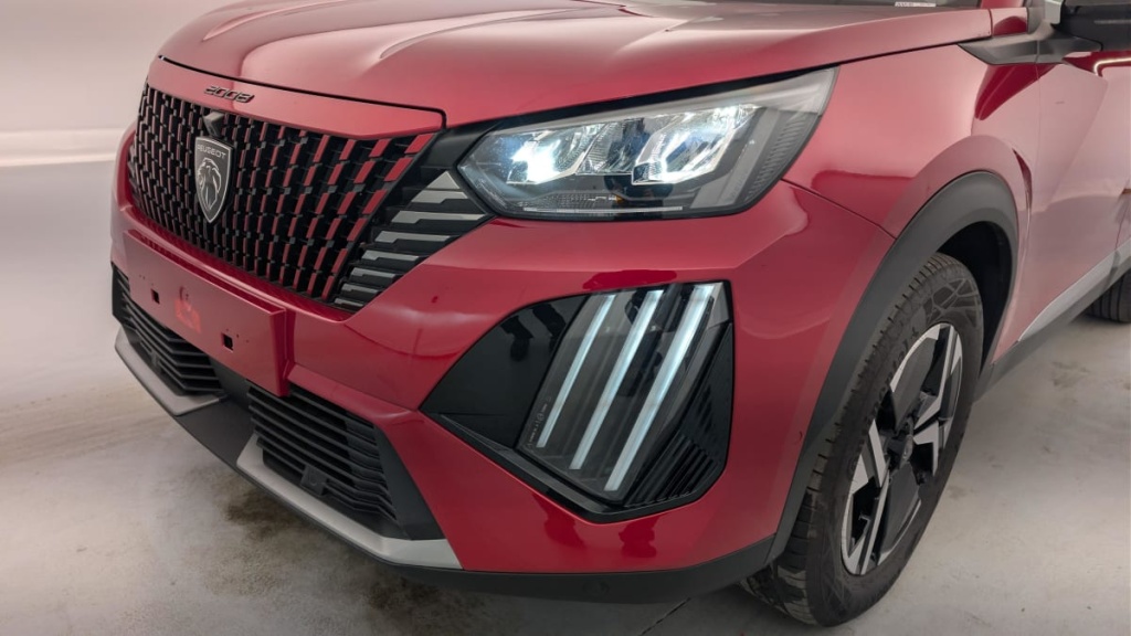 PEUGEOT 2008 Hybrid 136 e-DCS6 Allure - ref: 1-360750 - Photo 20