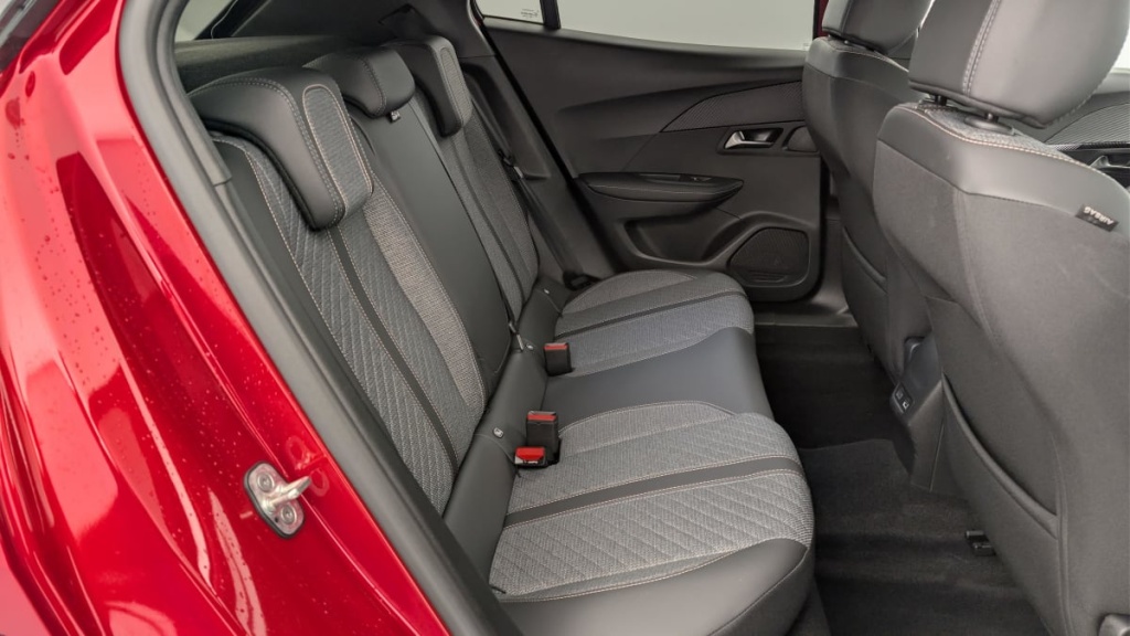 PEUGEOT 2008 Hybrid 136 e-DCS6 Allure - ref: 1-360751 - Photo 10