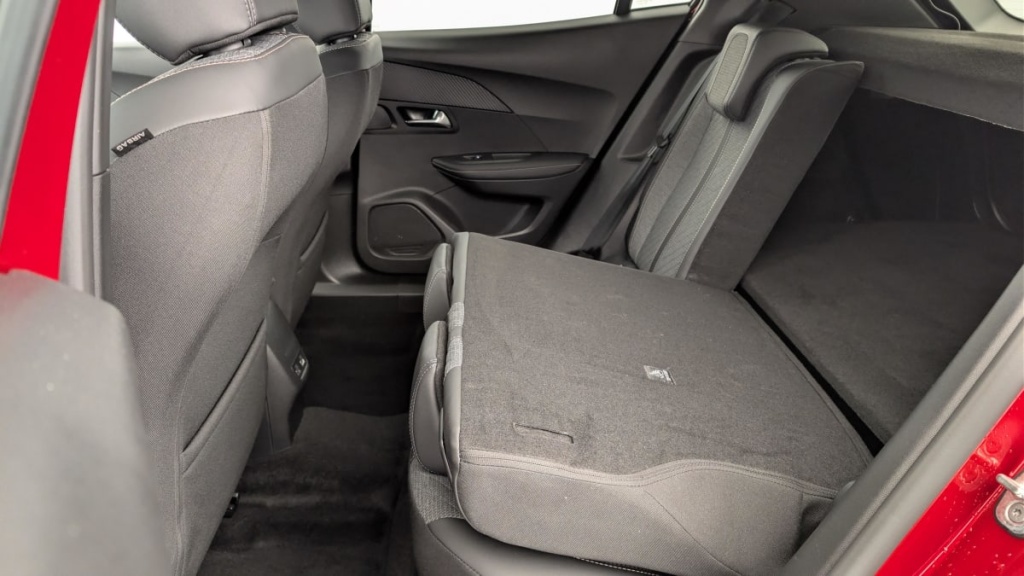 PEUGEOT 2008 Hybrid 136 e-DCS6 Allure - ref: 1-360758 - Photo 12