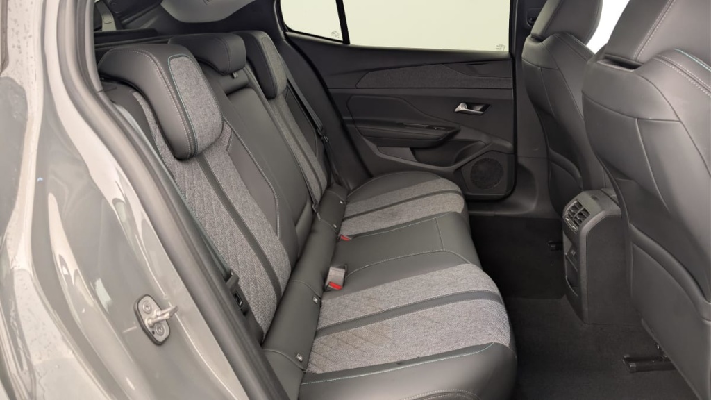 PEUGEOT 408 PureTech 130 ch S S EAT8 Allure - ref: 1-361418 - Photo 10