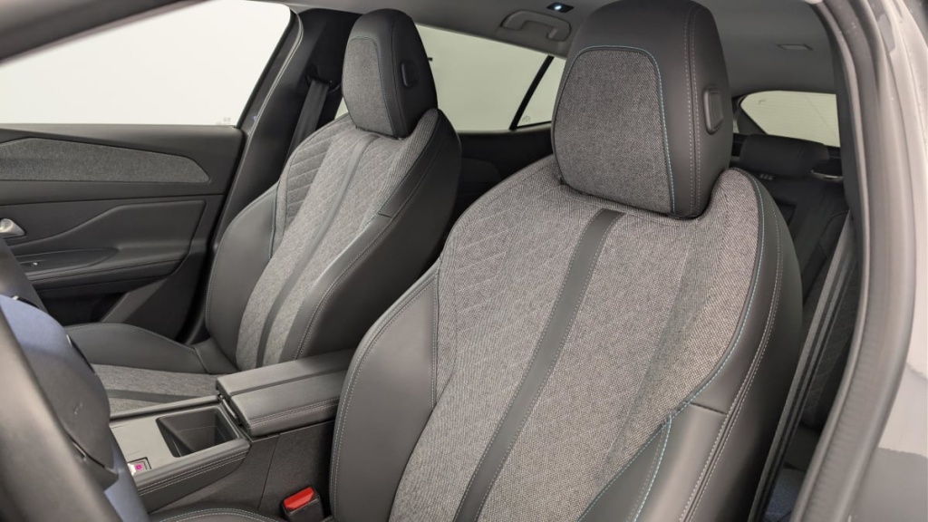 PEUGEOT 408 PureTech 130 ch S S EAT8 Allure - ref: 1-361418 - Photo 16