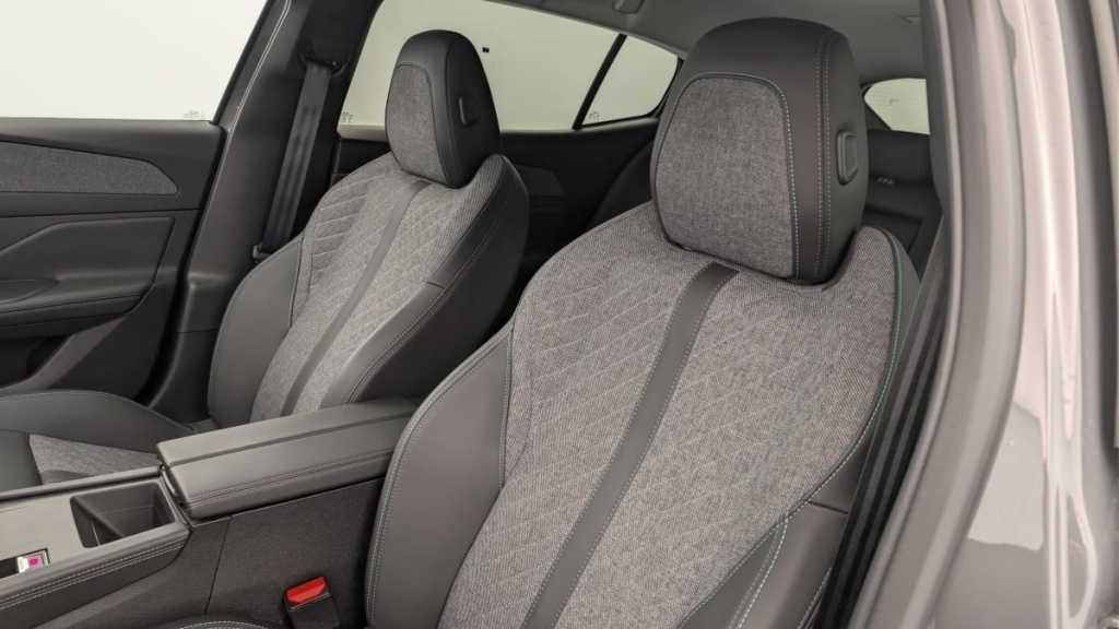 PEUGEOT 408 Hybrid 136 e-DCS6 Allure - ref: 1-362246 - Photo 16