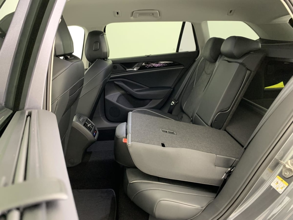 VOLKSWAGEN Passat 1.5 eTSI OPF 150 DSG7 Elegance - ref: 1-362707 - Photo 12