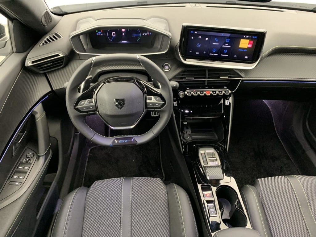 PEUGEOT 2008 Hybrid 145 e-DCS6 GT - ref: 1-363525 - Photo 13