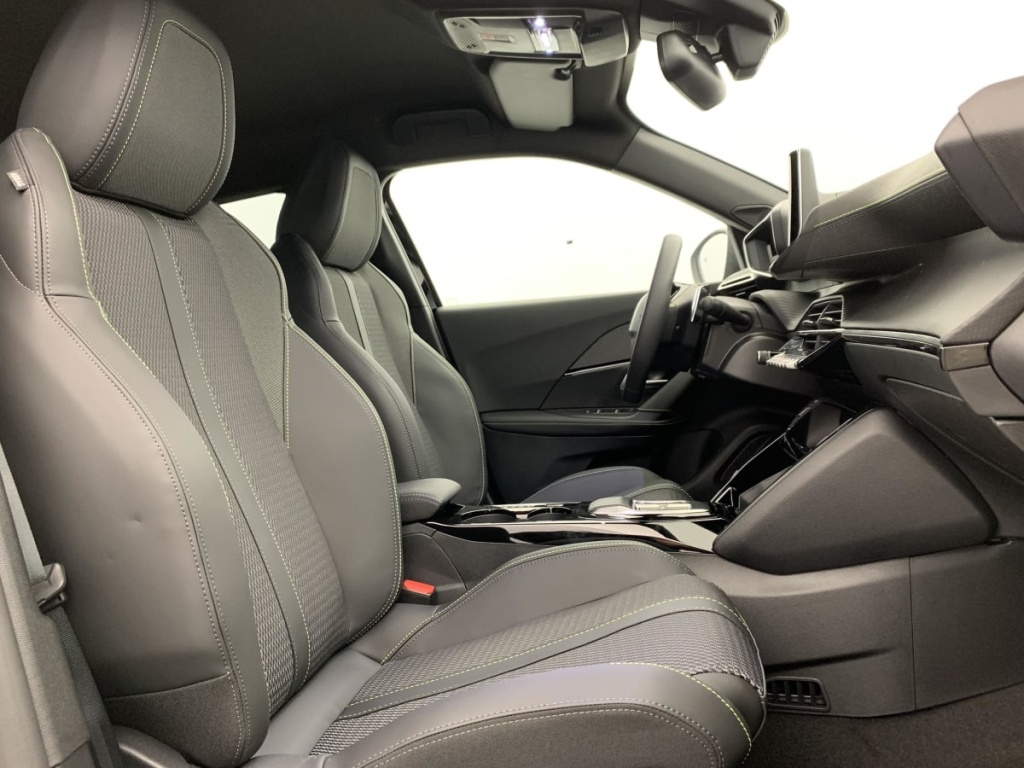 PEUGEOT 2008 Hybrid 145 e-DCS6 GT - ref: 1-363556 - Photo 9