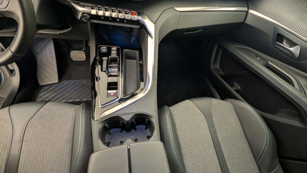 PEUGEOT 3008 Hybrid 180 e-EAT8 Allure Pack - ref: 1-365081 - Photo 18